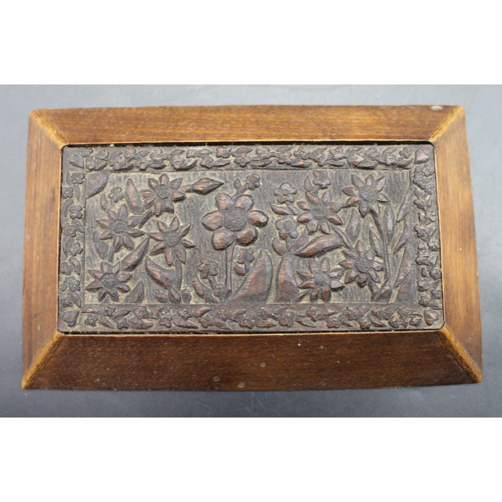 Vintage Hand Carved Wooden Floral Trivet Hot Plate Stand Felt Bottom 9" x 6.5"